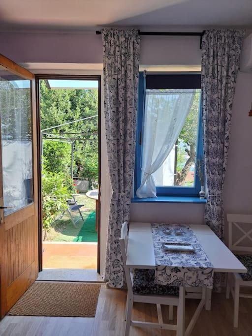 Studio With Garden Near The Sea Копер Екстериор снимка
